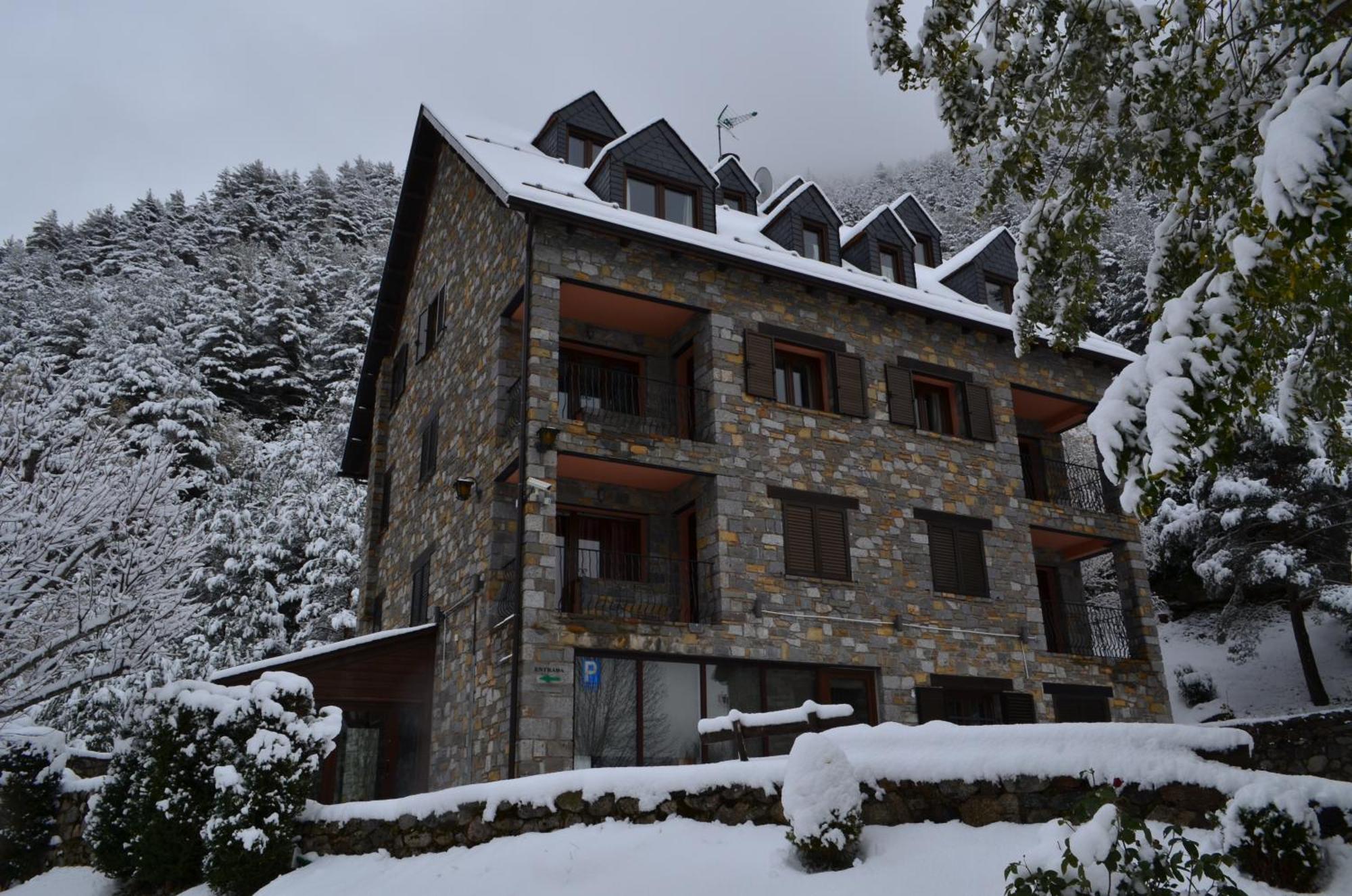 Apartaments La Peguera Bohí Exteriör bild