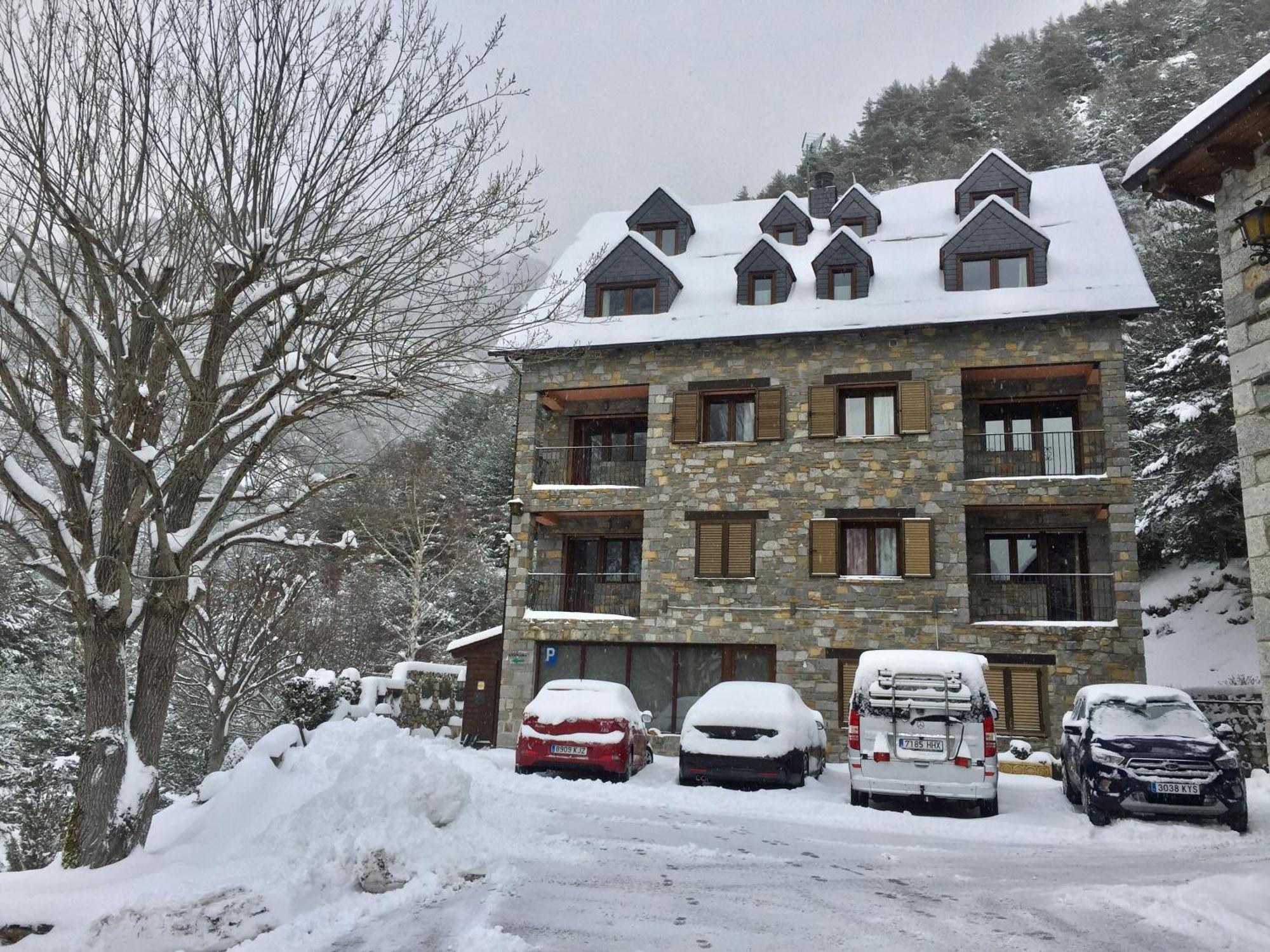 Apartaments La Peguera Bohí Exteriör bild