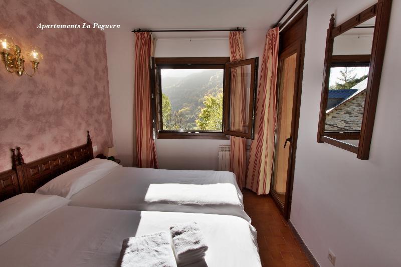 Apartaments La Peguera Bohí Exteriör bild